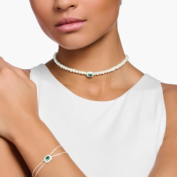 Collana di Perle con Pietra Verde Decorativa
